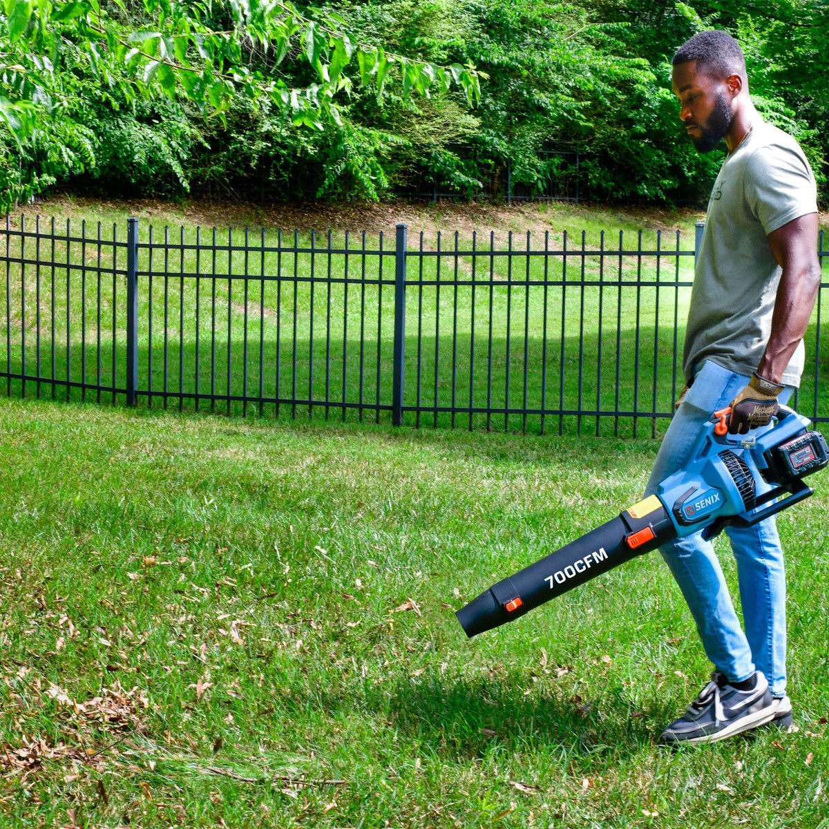 40V Max* Cordless Leaf Blower, Brushless (2 4.0 Ah Batteries & Charger Included)